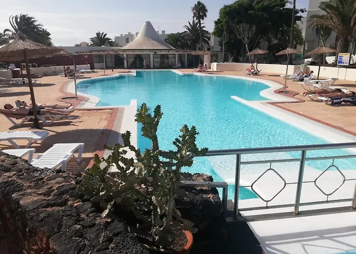 Luca 05 En Playa Roca كوستا تاغيسي